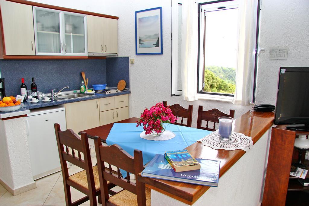 Helidonia Apartment ลูตราคิลลินิส ภายนอก รูปภาพ