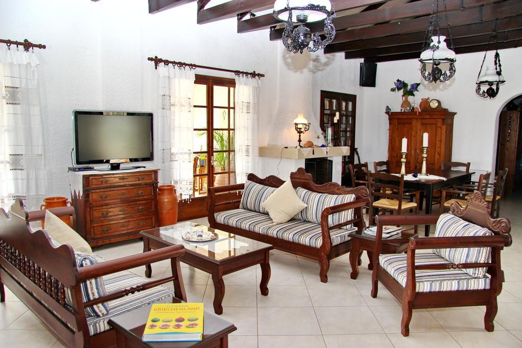 Helidonia Apartment ลูตราคิลลินิส ภายนอก รูปภาพ